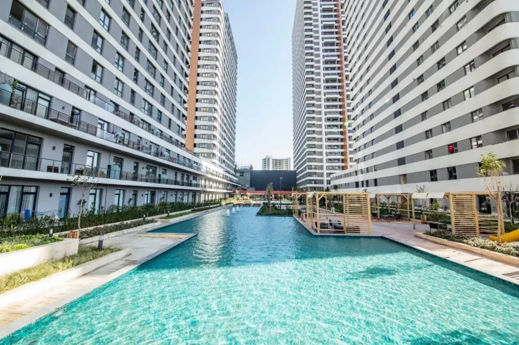 Babacan Premium 2+1 satılık daire havuz manzarası